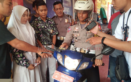Generasi Millenial Bojonegoro Beradu Kreatifitas Ciptakan Robot Lalu Lintas
